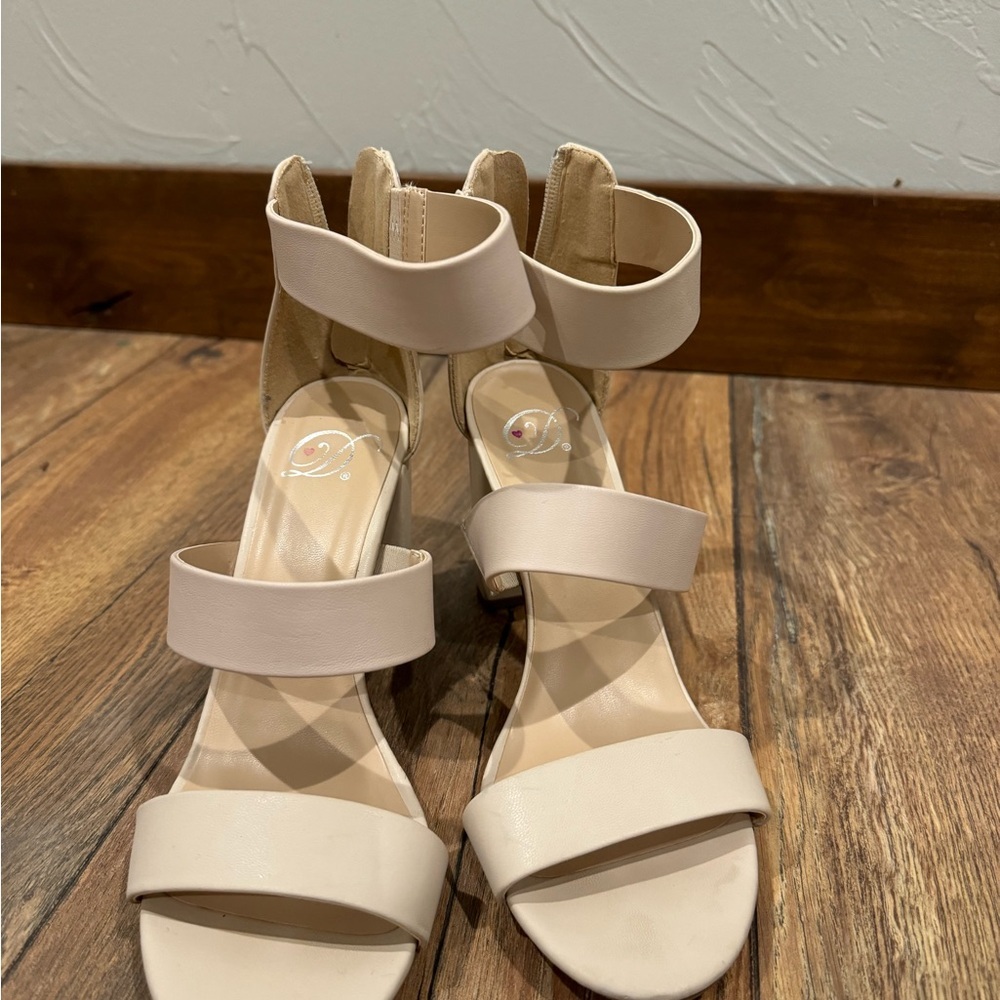 Women’s nude heels